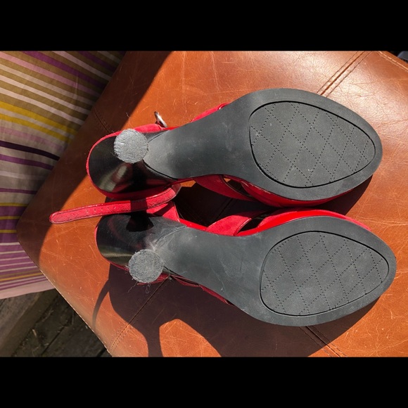 Linea Paola red suede hour glass heel size 8 - Picture 3 of 5